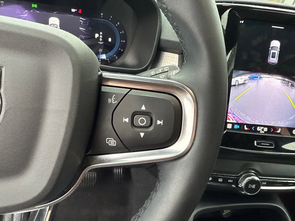 Used 2023 Volvo XC40 B5 Core image 28