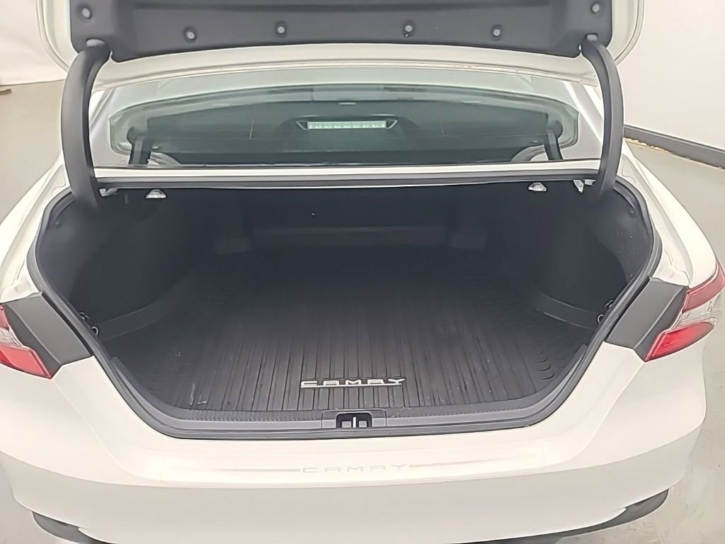 Used 2021 Toyota Camry LE image 17