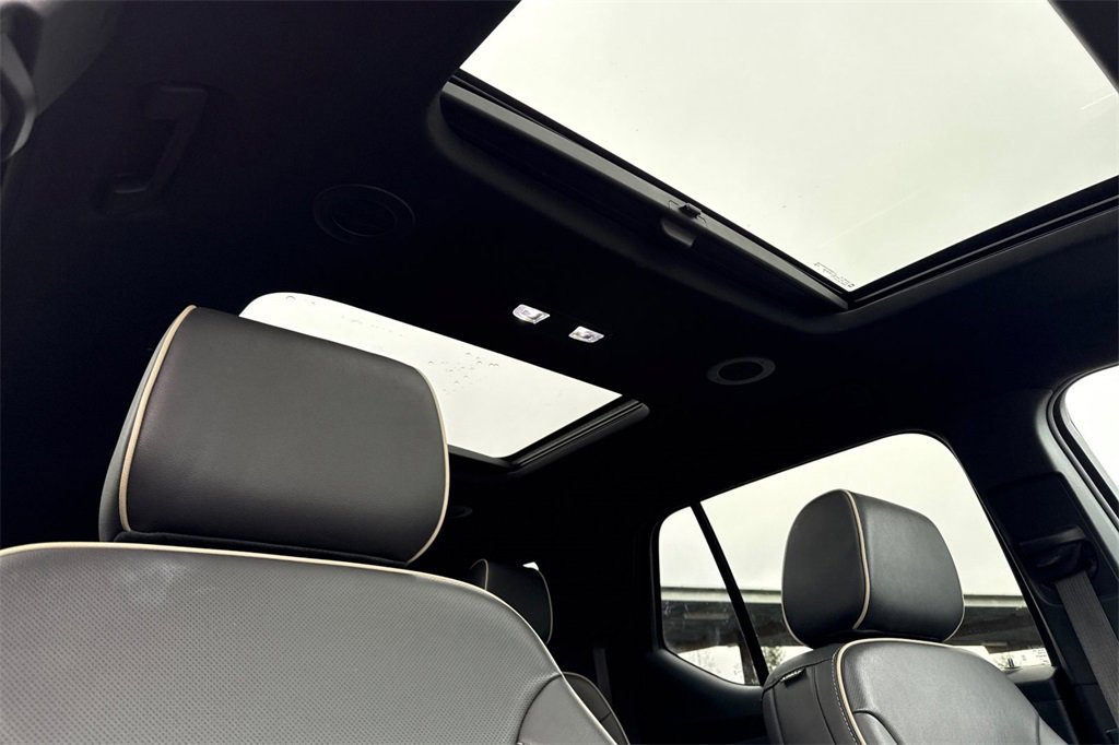 Used 2023 Chevrolet Traverse Premier image 26