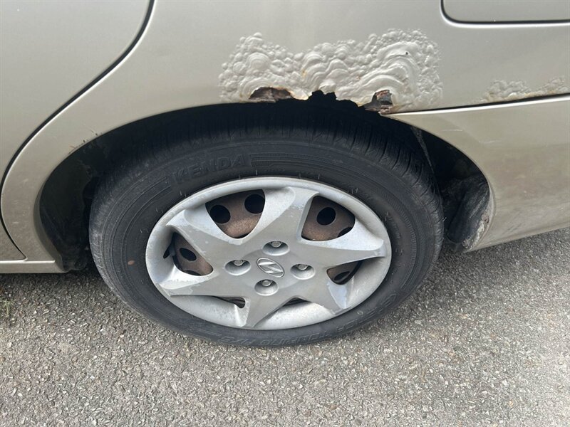 Used 2005 Hyundai Elantra GLS FWD image 24