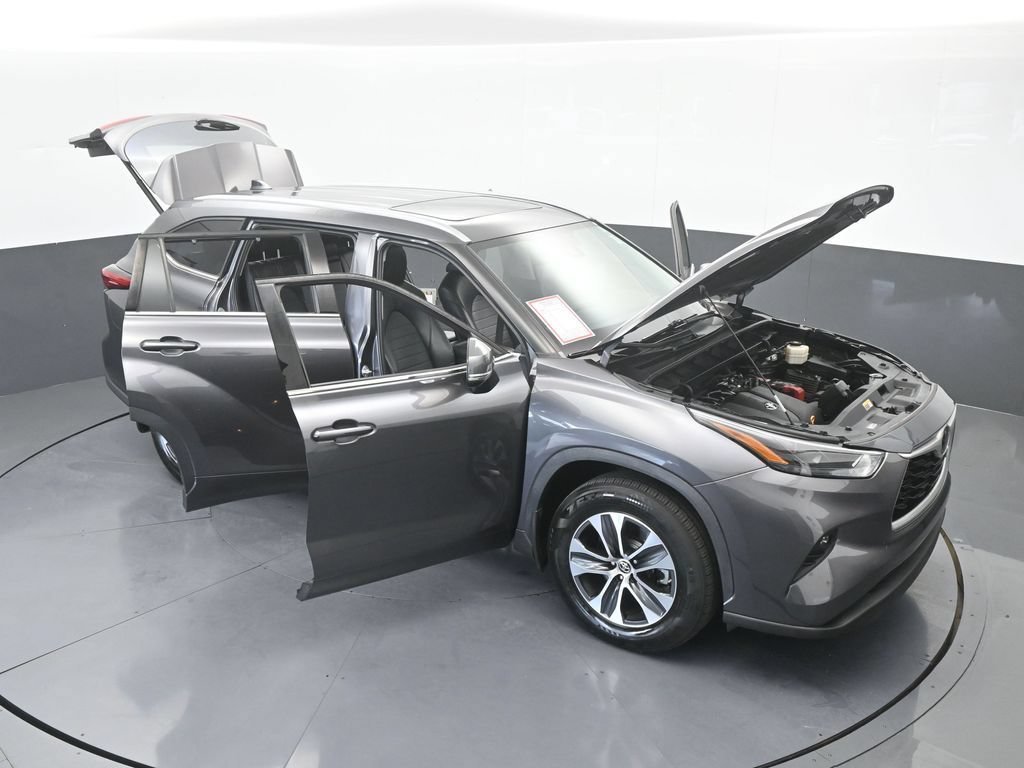 Used 2022 Toyota Highlander XLE AWD/4WD image 70