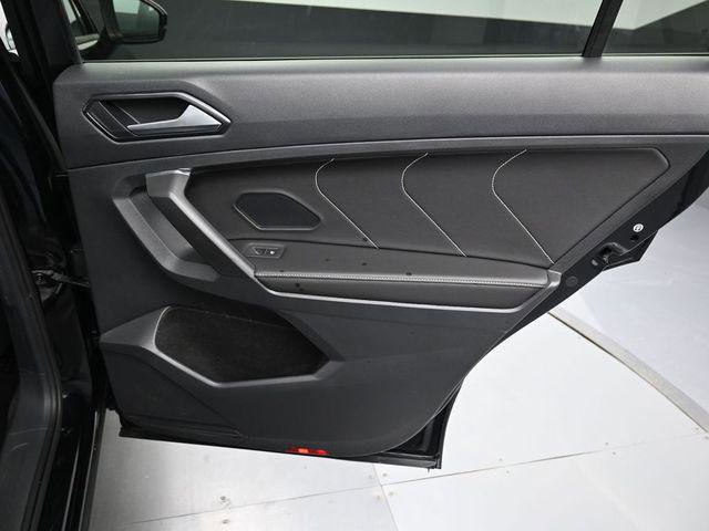 Used 2022 Volkswagen Tiguan SE R-Line image 35