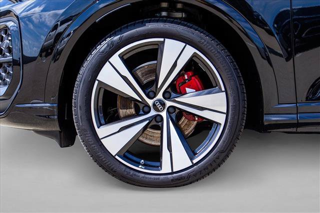 Certified 2025 Audi SQ5 Premium Plus w/ Premium Plus Package AWD/4WD image 9