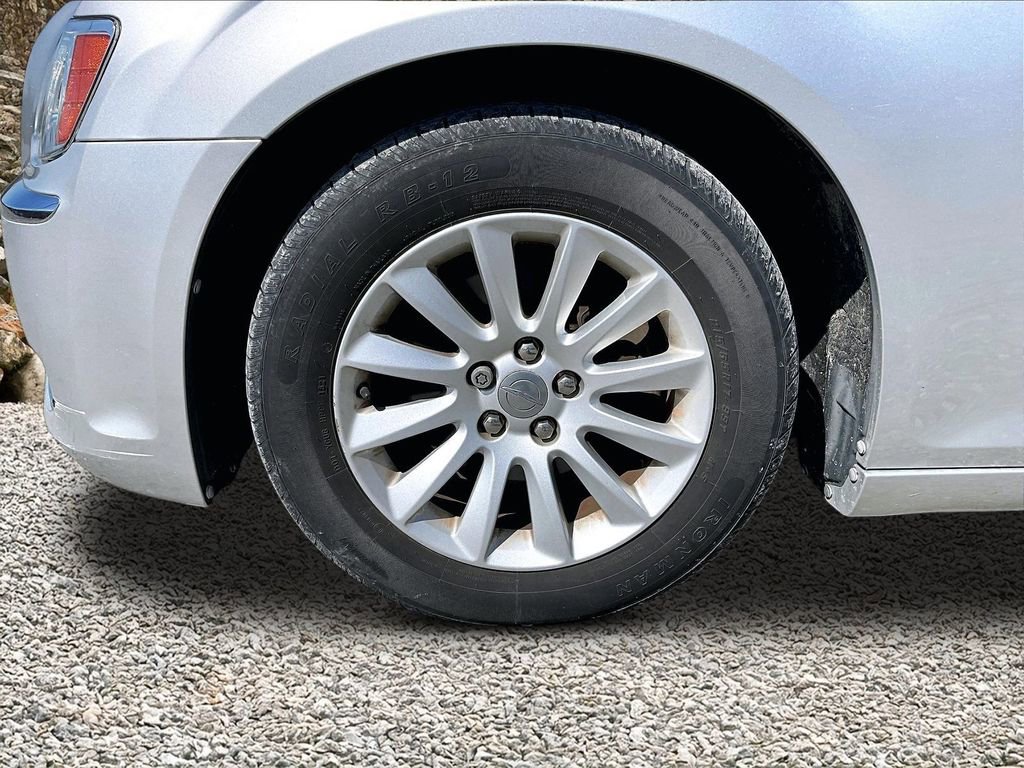 Used 2012 Chrysler 300 image 9