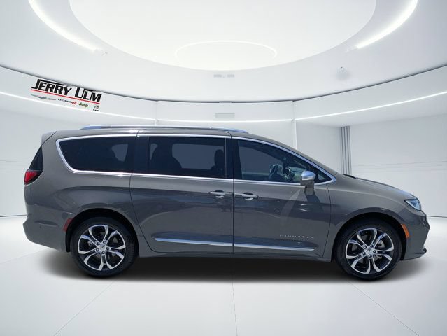 Used 2021 Chrysler Pacifica Pinnacle AWD/4WD image 2
