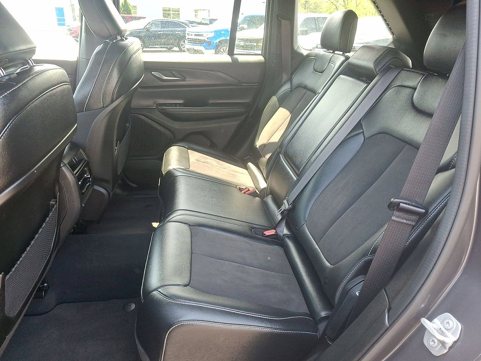 Used 2024 Jeep Grand Cherokee Altitude AWD/4WD image 19