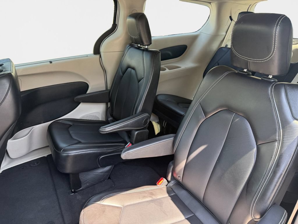Certified 2024 Chrysler Pacifica Touring-L FWD image 9