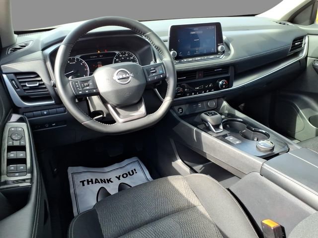 Used 2025 Nissan Rogue SV image 6