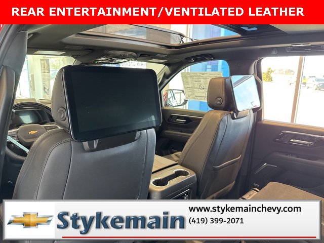 New 2026 Chevrolet Suburban High Country image 3