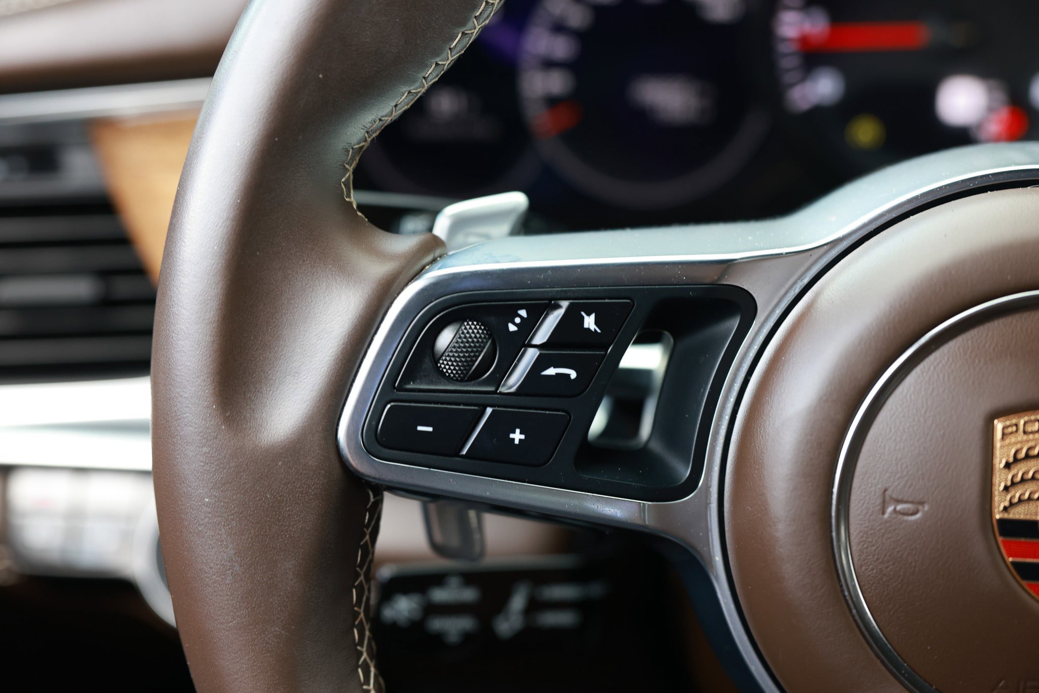 Used 2019 Porsche Panamera RWD image 31