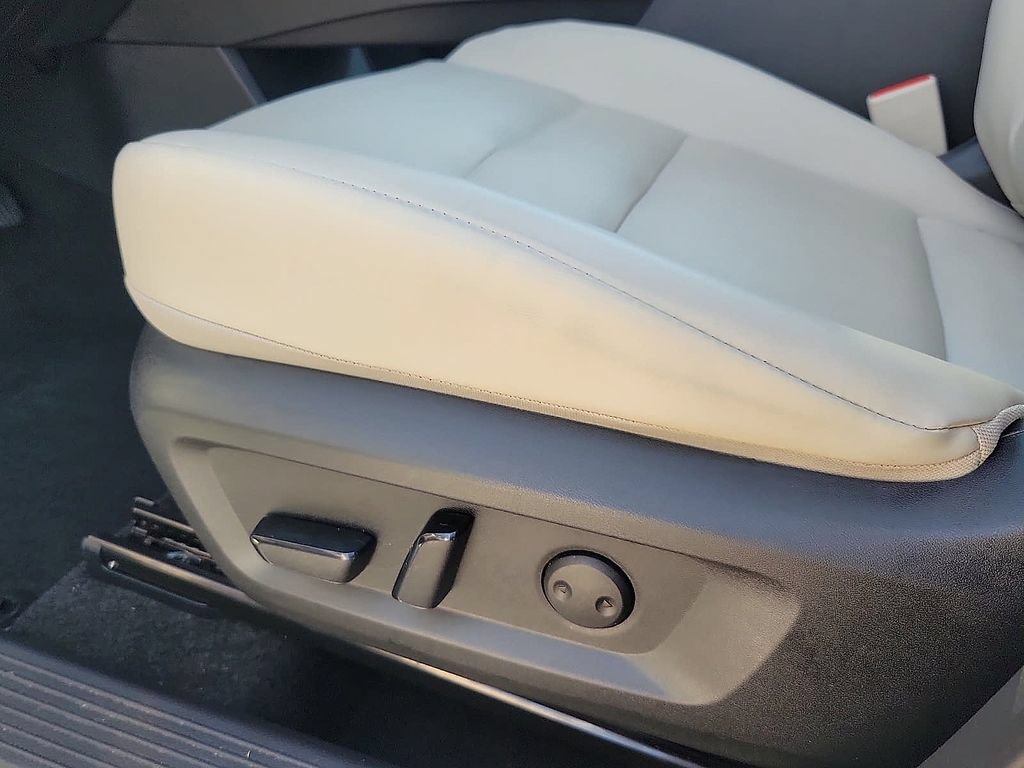 Used 2024 Nissan Rogue SV w/ SV Premium Package FWD image 12