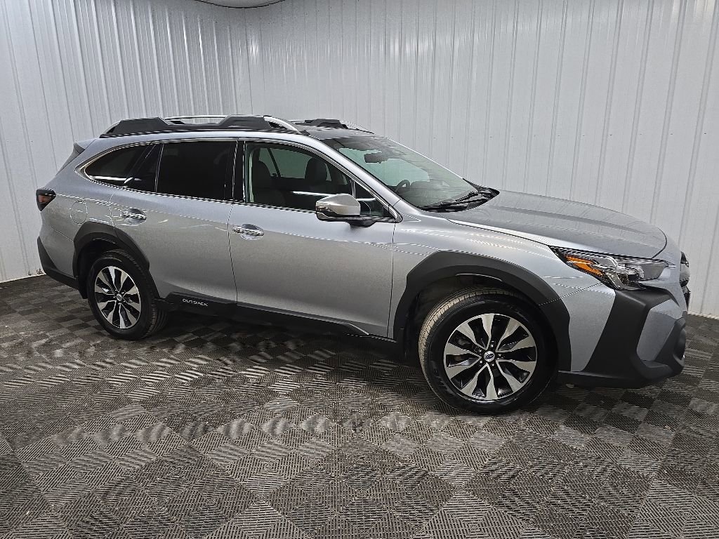 Used 2023 Subaru Outback Touring XT AWD/4WD image 1