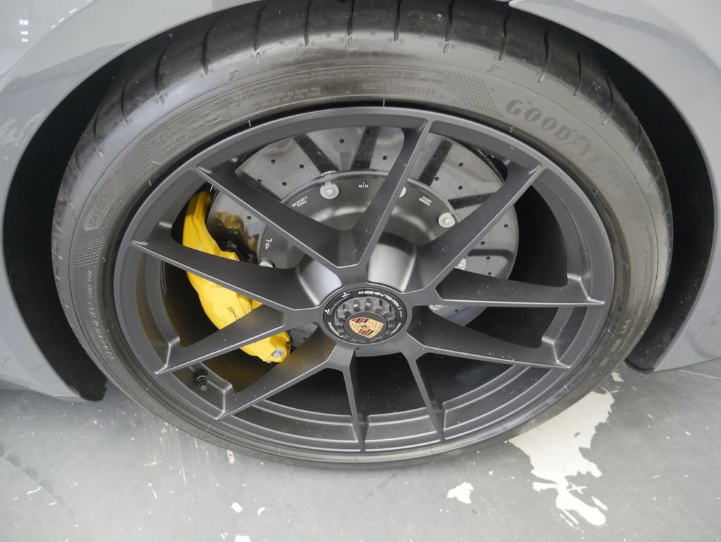 Certified 2025 Porsche 911 Carrera GTS RWD image 15