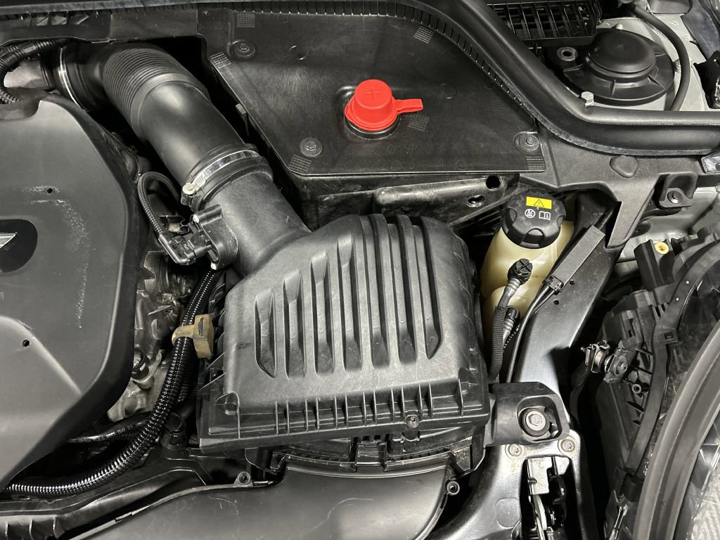 Used 2019 MINI Cooper 2-Door Hardtop w/ Storage Package image 63