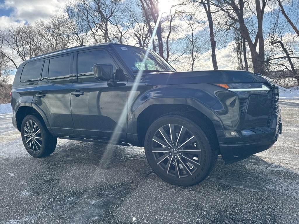 Used 2025 Lexus GX 550 image 2