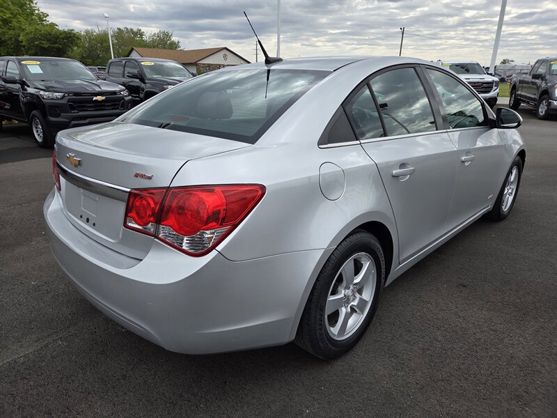 Used 2014 Chevrolet Cruze LT w/ Technology Package FWD image 3