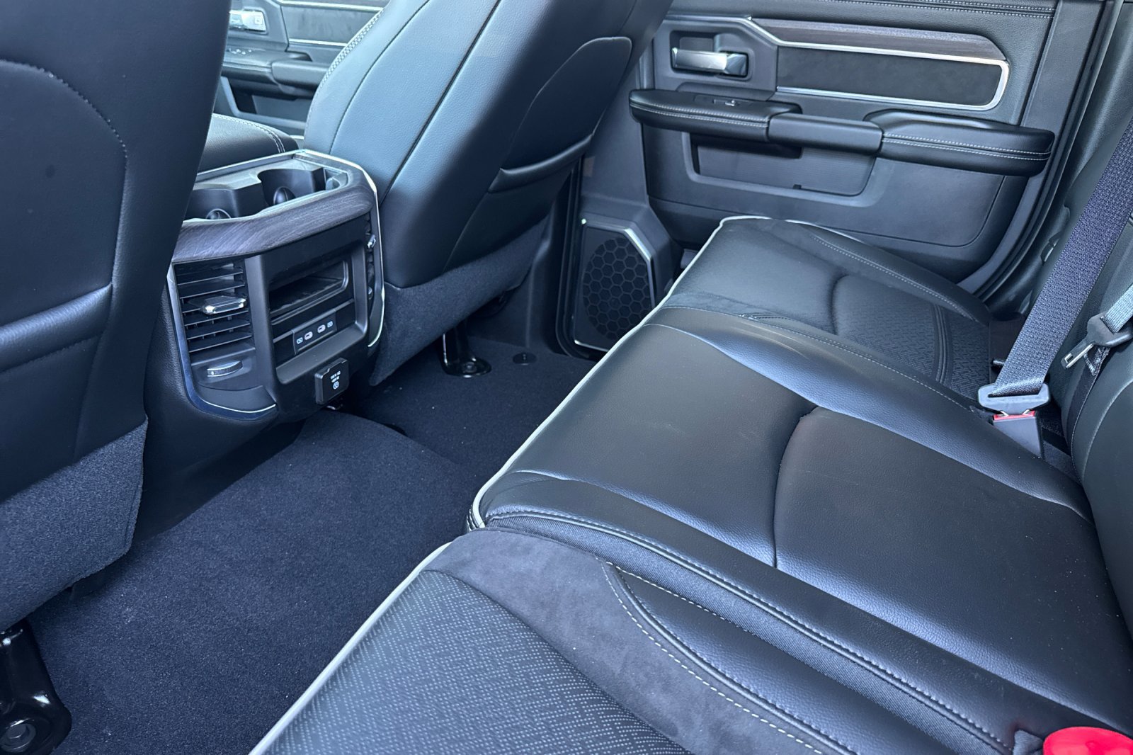 New 2026 RAM 3500 Laramie AWD/4WD image 11