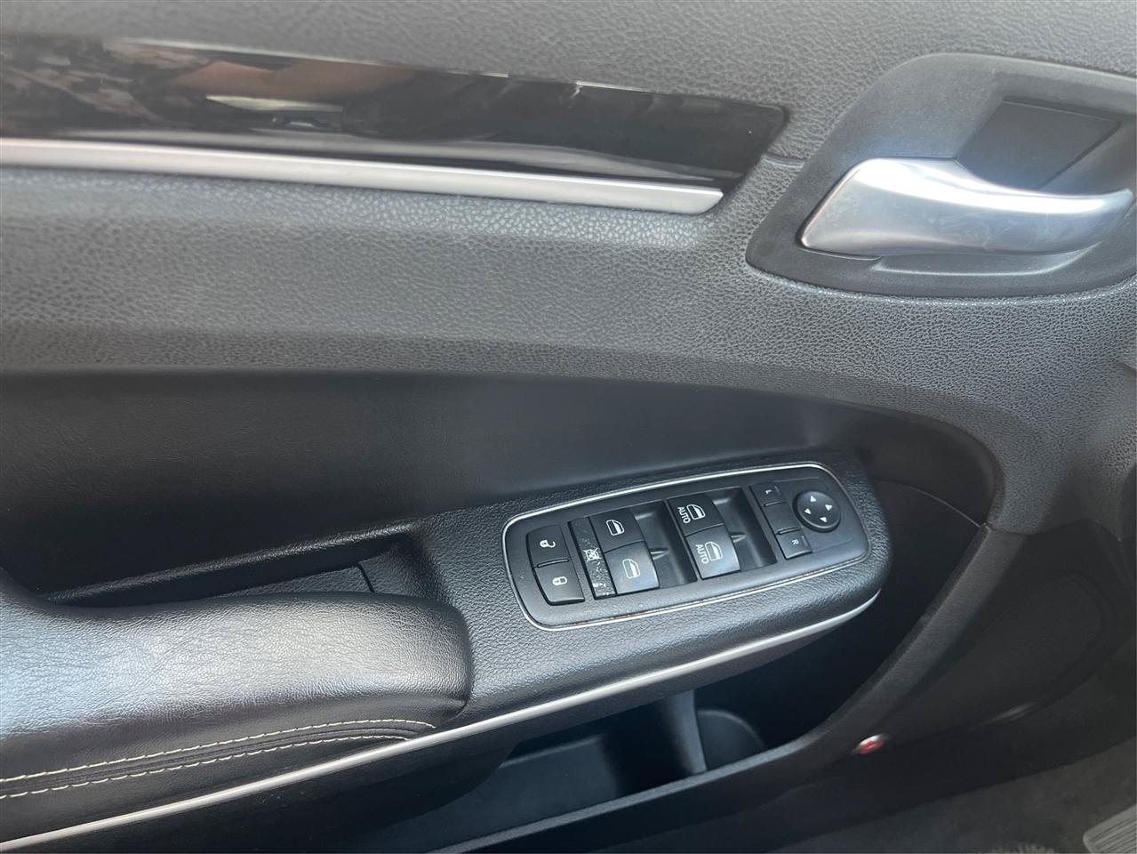 Used 2017 Chrysler 300 S AWD/4WD image 20