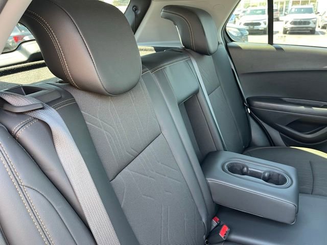 Used 2022 Chevrolet Trax LT w/ Midnight Edition image 12