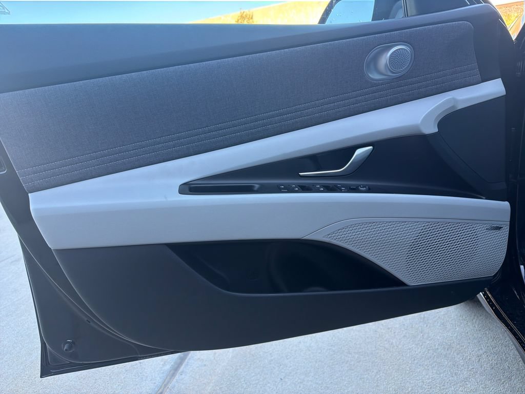 New 2026 Hyundai Elantra Limited FWD image 17