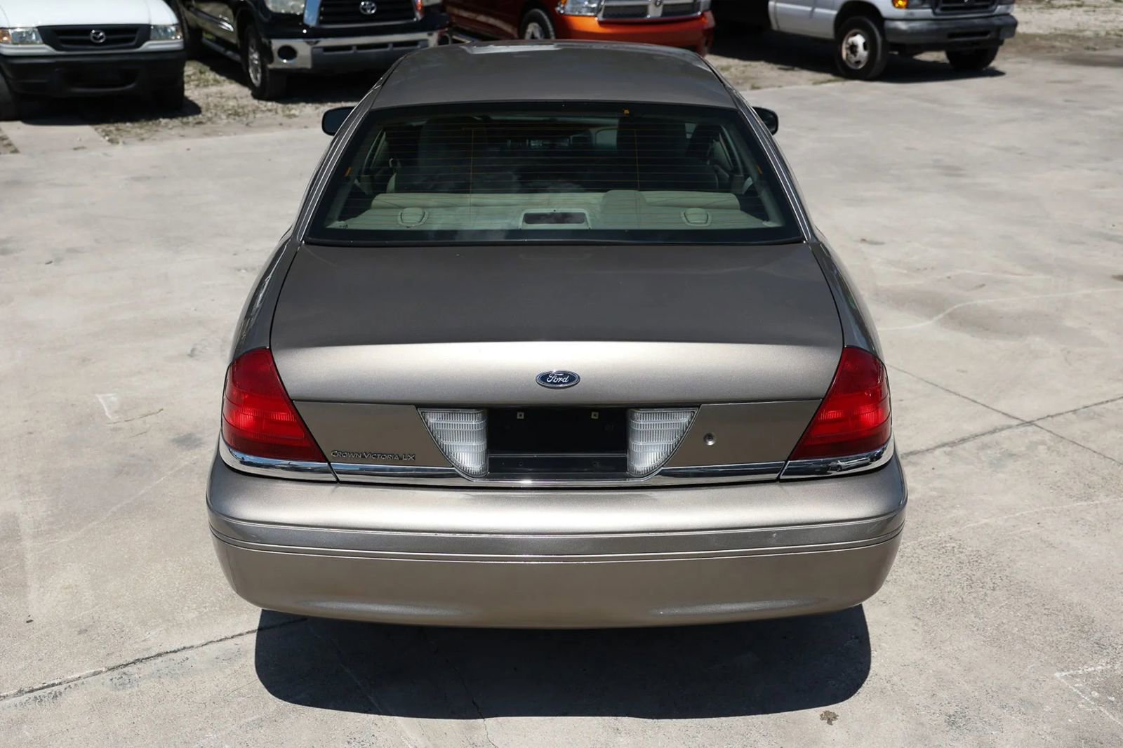 Used 2004 Ford Crown Victoria LX RWD image 6