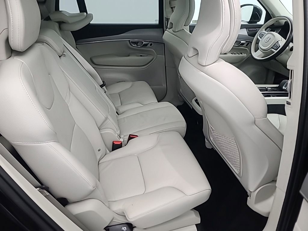 Used 2023 Volvo XC90 B5 Core w/ Protection Package Premier AWD/4WD image 17