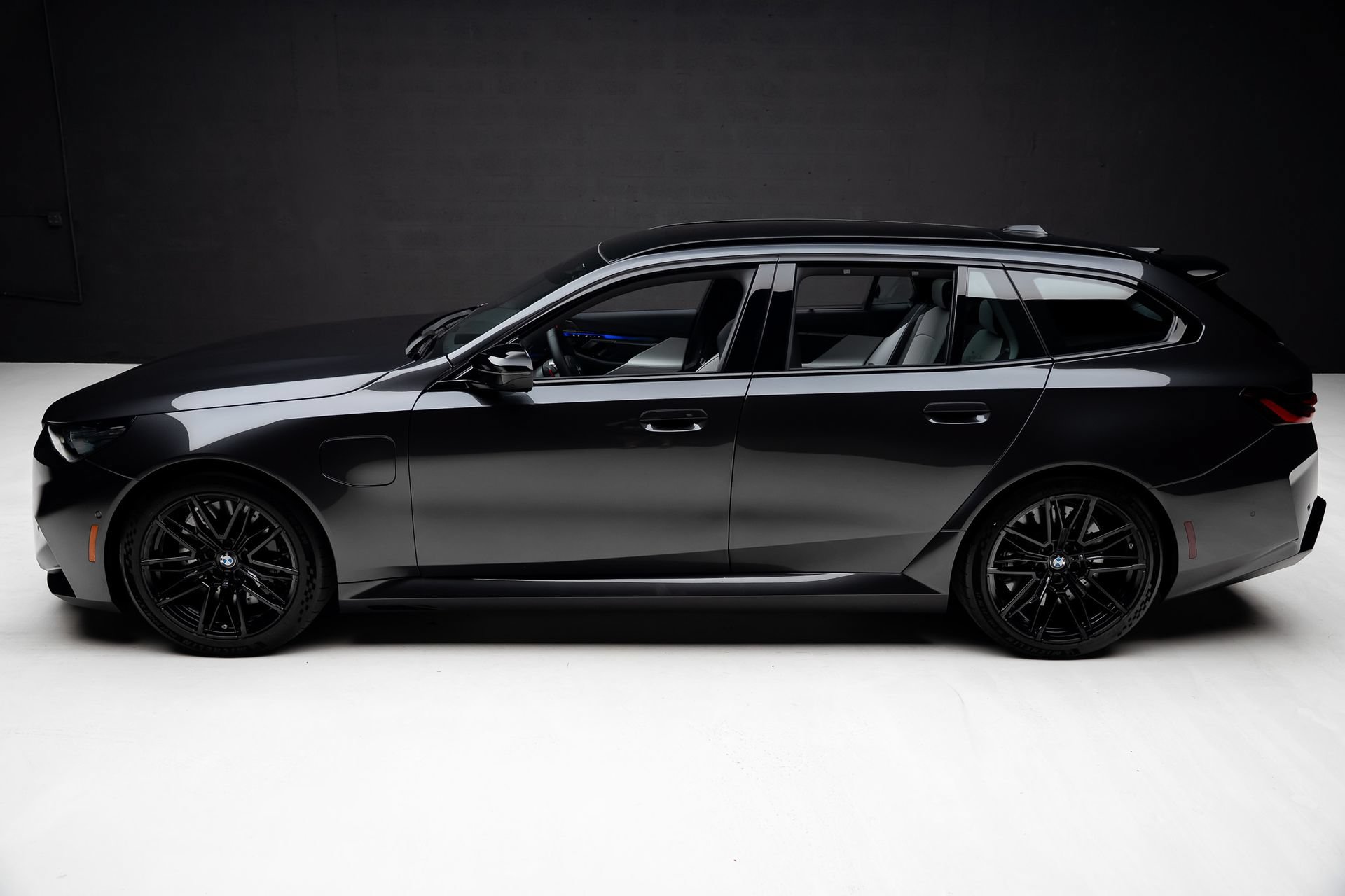 Used 2027 BMW M5 Touring AWD/4WD image 17