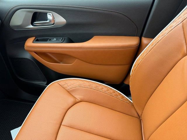 New 2026 Chrysler Pacifica Pinnacle image 30