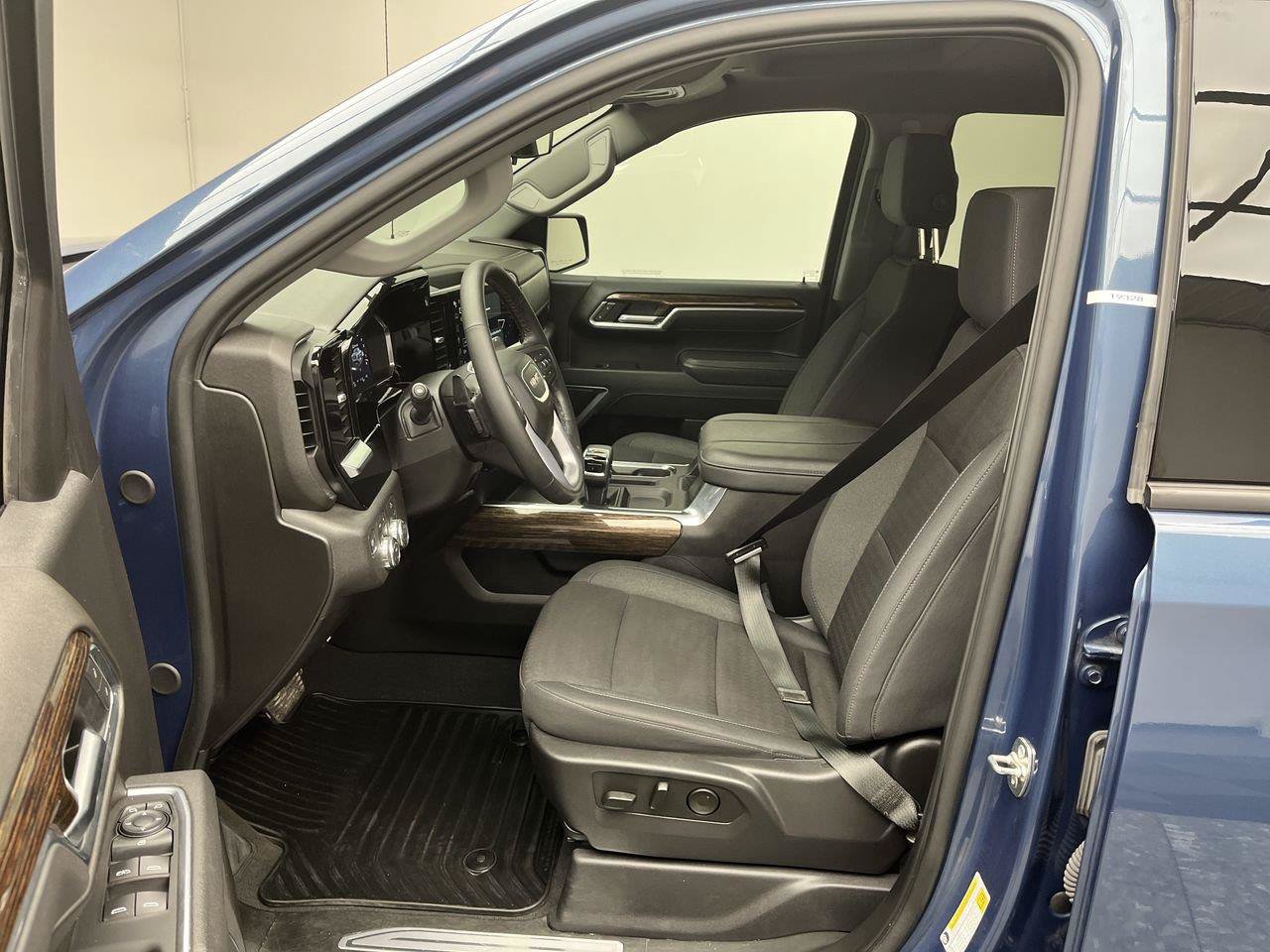Certified 2026 GMC Sierra 1500 Elevation w/ X31 Off-Road Package AWD/4WD image 3