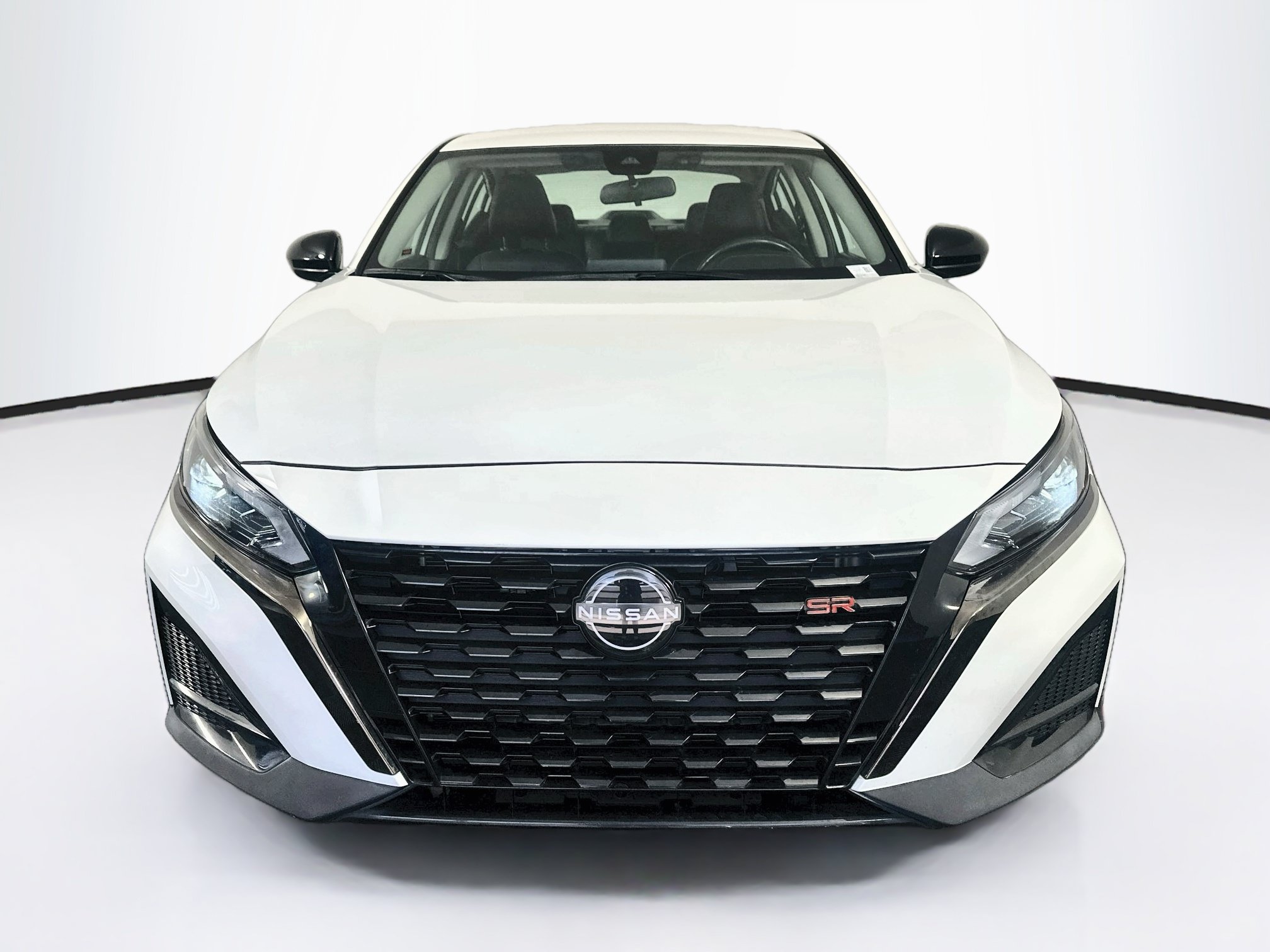Used 2023 Nissan Altima 2.5 SR FWD image 2