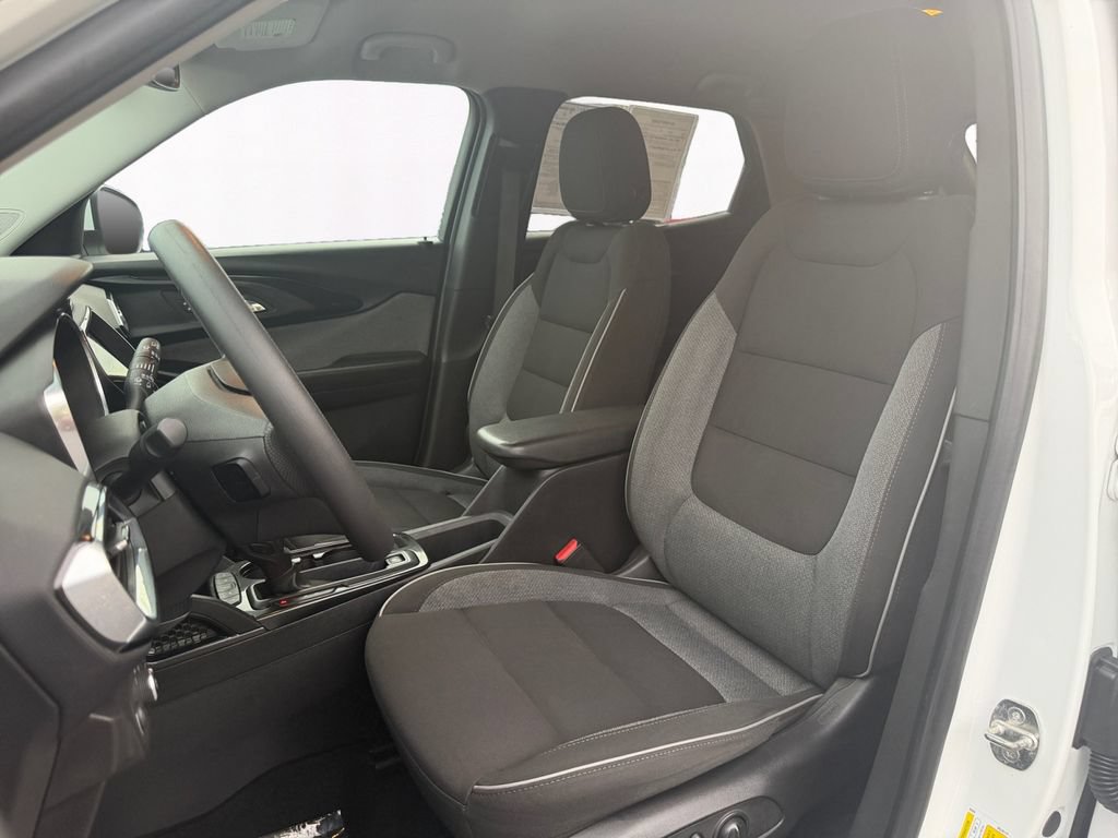Used 2023 Chevrolet TrailBlazer LT w/ Convenience Package AWD/4WD image 9