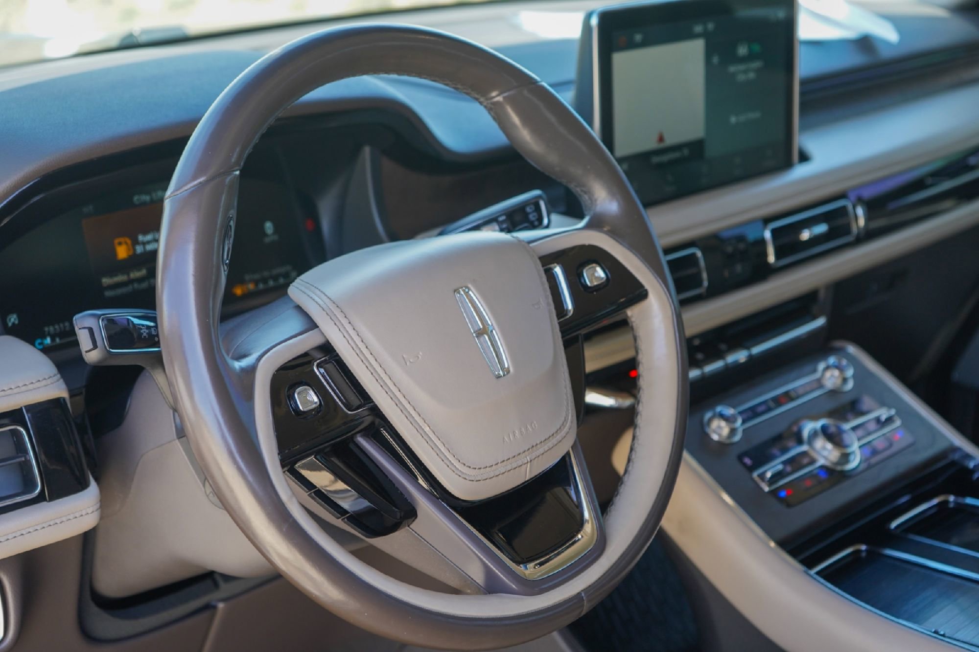 Used 2020 Lincoln Aviator Reserve w/ Equipment Group 202A image 8