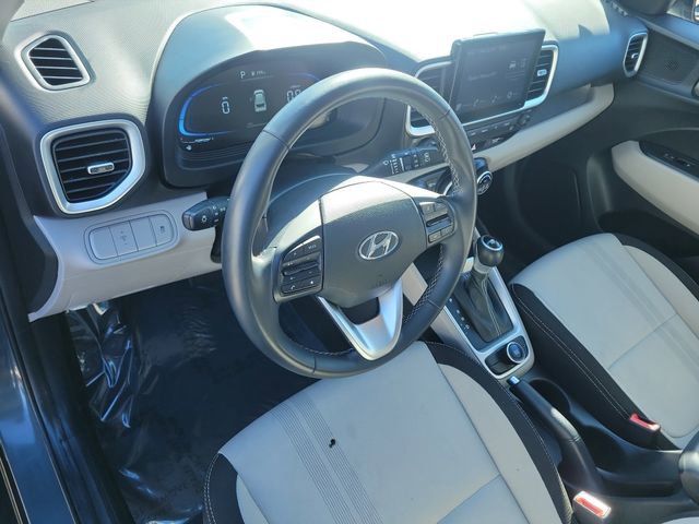 Used 2025 Hyundai Venue SEL image 19