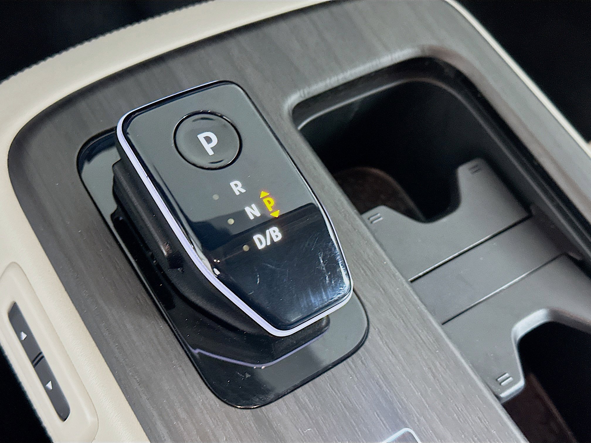 Used 2024 Nissan Ariya FWD image 25