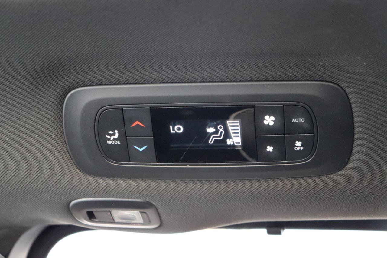 Used 2026 Chrysler Pacifica Limited FWD image 26