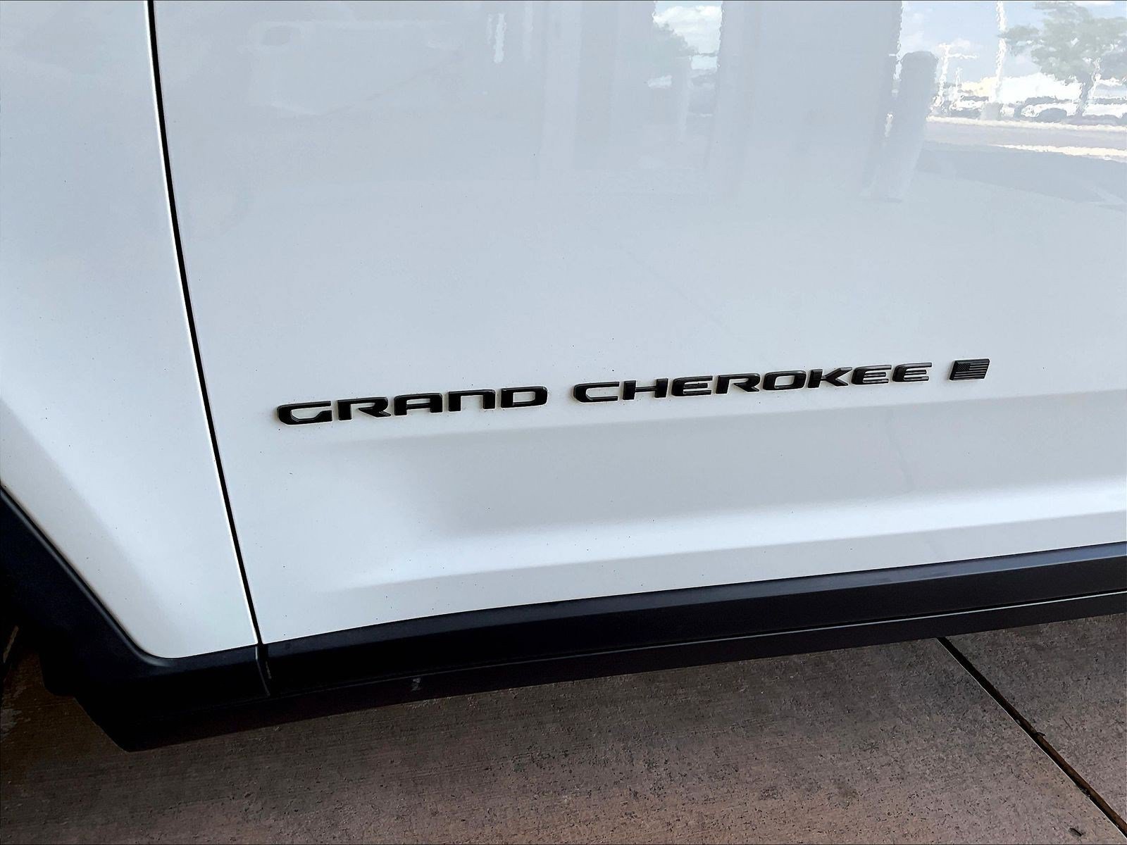 Used 2023 Jeep Grand Cherokee L Altitude AWD/4WD image 23