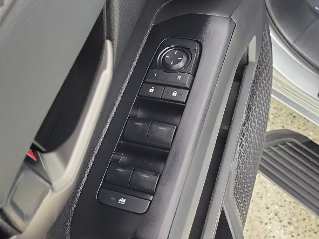 Used 2025 Toyota Tacoma Limited AWD/4WD image 23