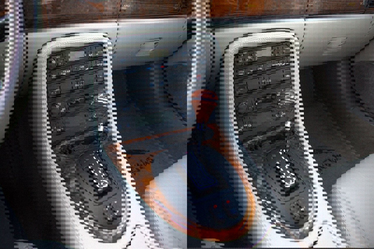 Used 1998 Jaguar XK8 Coupe image 17