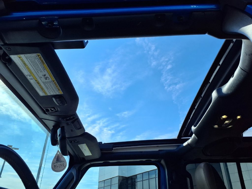 Used 2023 Jeep Wrangler Unlimited Sahara AWD/4WD image 12