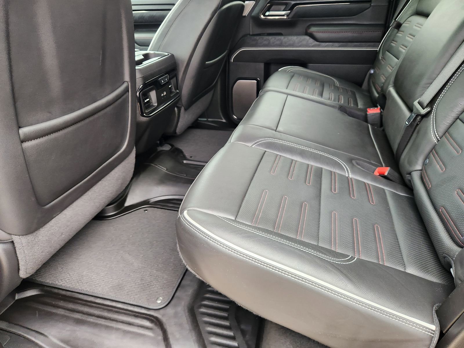 Used 2024 GMC Sierra 2500 AT4X image 30