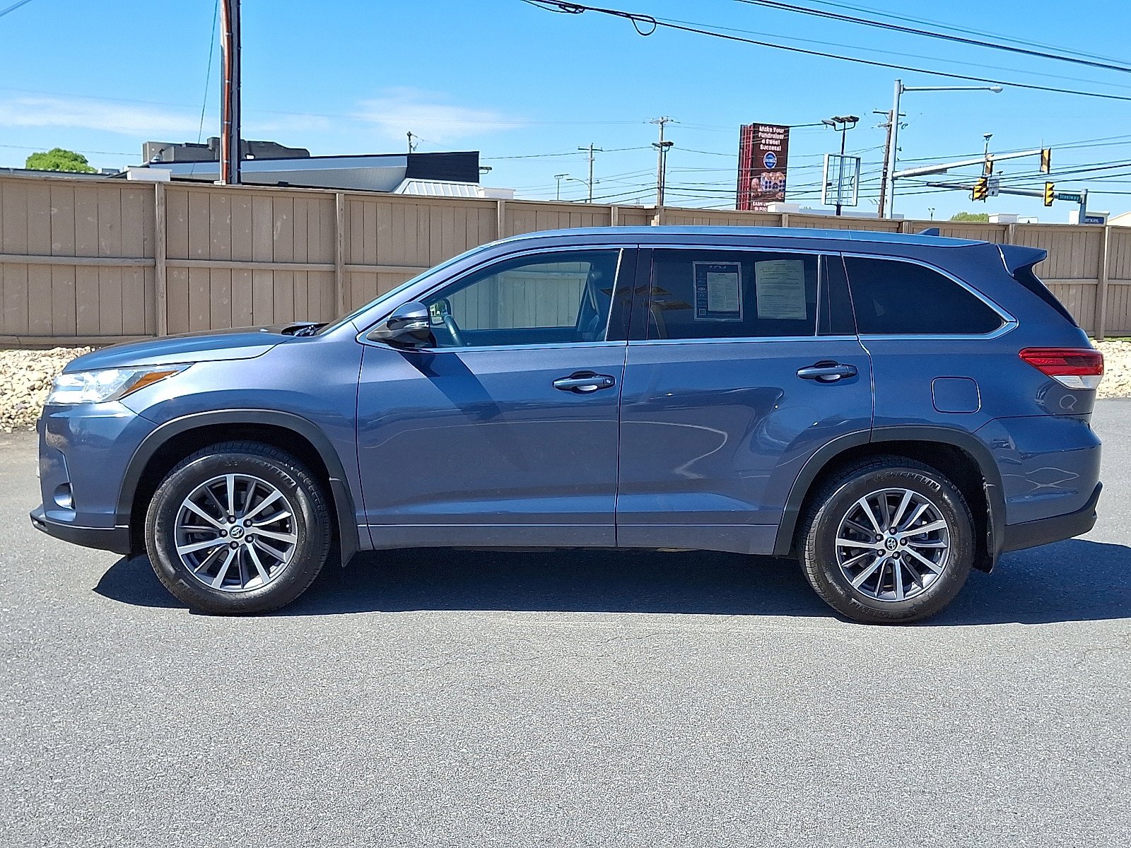 Used 2017 Toyota Highlander XLE AWD/4WD image 8