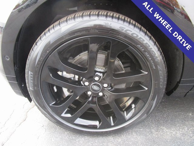 Used 2021 Land Rover Range Rover Evoque R-Dynamic SE image 2