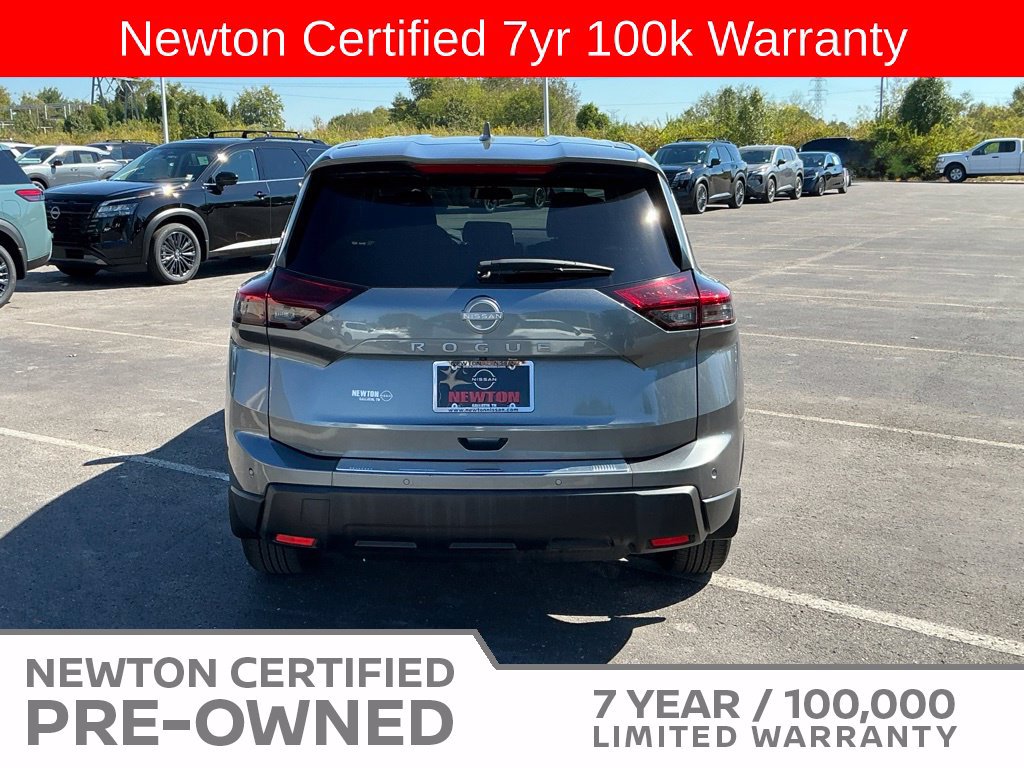 Used 2026 Nissan Rogue SV w/ Cold Weather Package FWD image 5