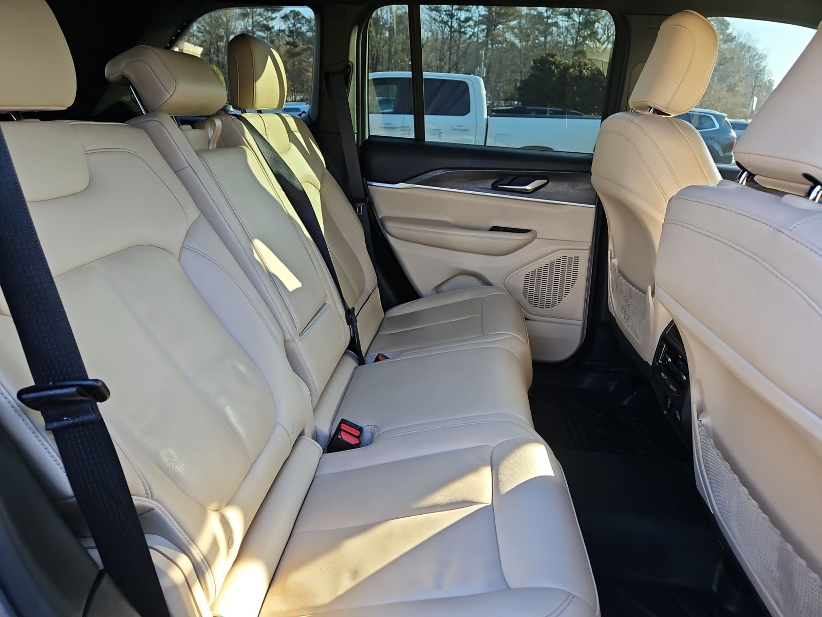Used 2023 Jeep Grand Cherokee Limited RWD image 17