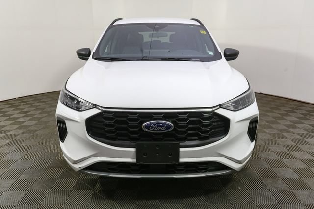 Used 2023 Ford Escape ST-Line w/ Tech Pack #1 AWD/4WD image 4