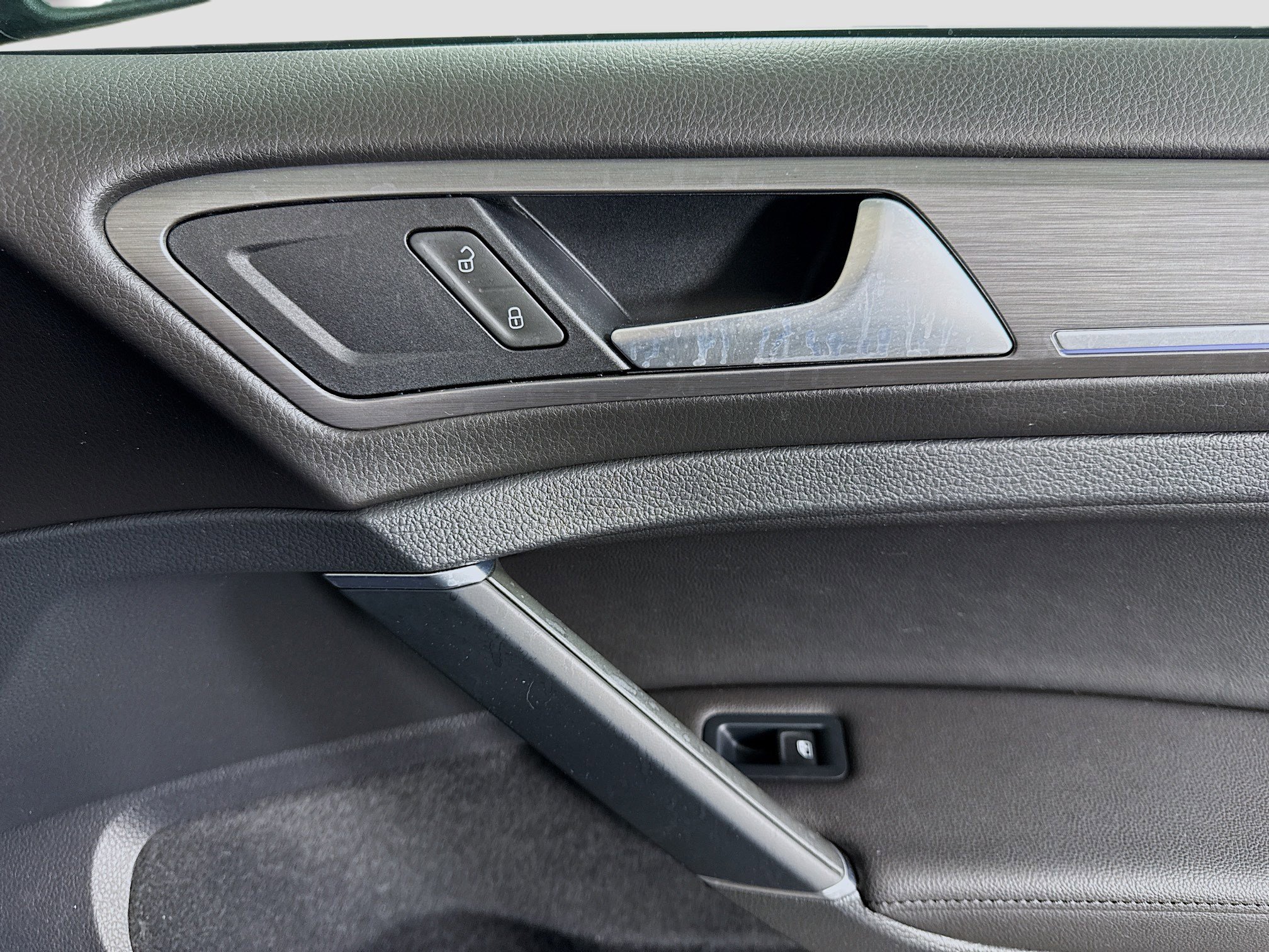 Used 2017 Volkswagen e-Golf SEL Premium image 31