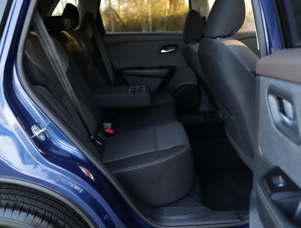 Used 2023 Nissan Rogue SV image 26