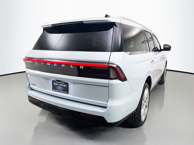 Used 2025 Lincoln Navigator Reserve image 7