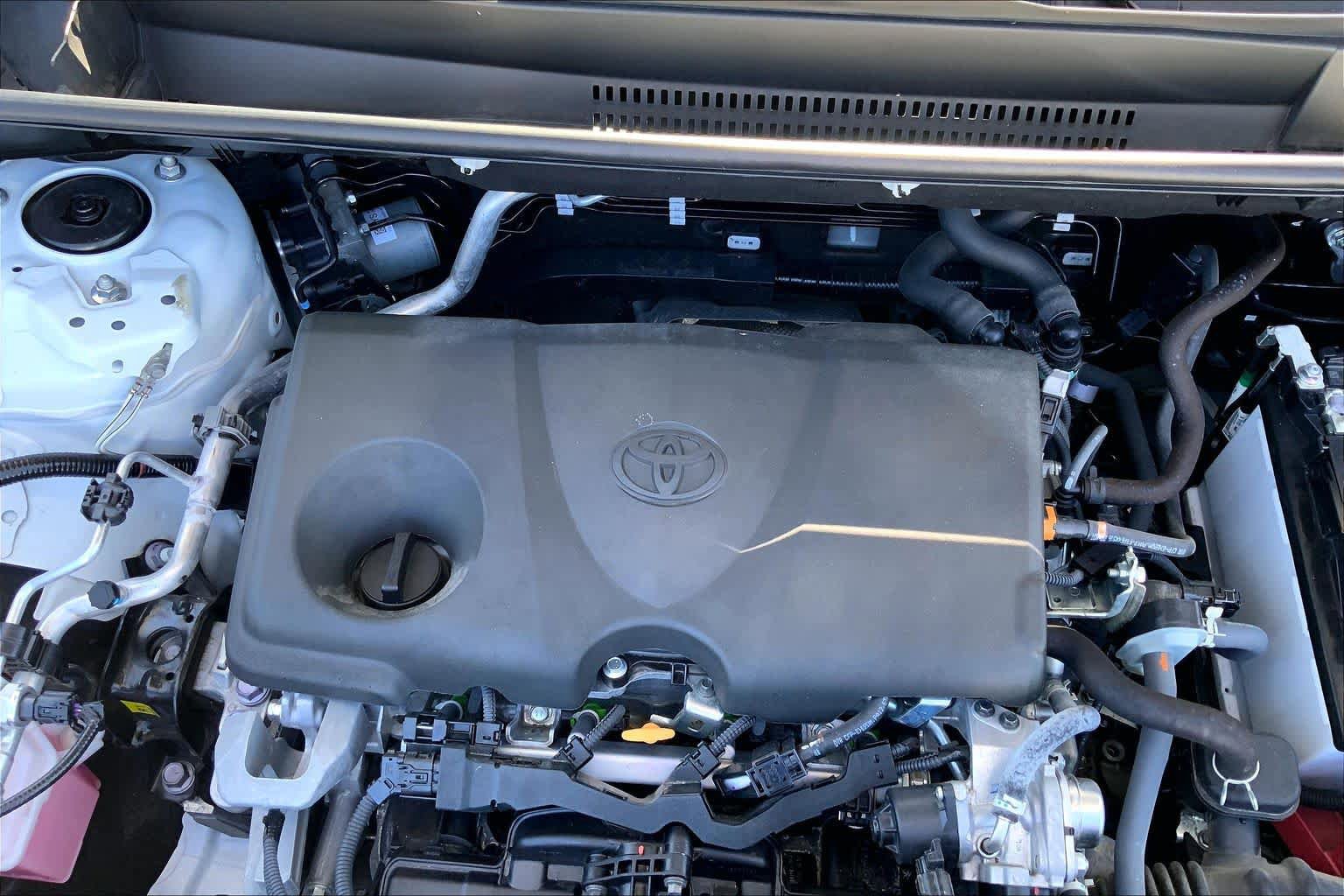 Used 2024 Toyota RAV4 LE AWD/4WD image 30