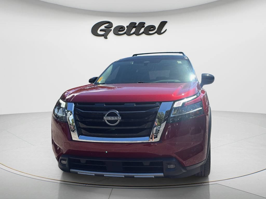 Used 2023 Nissan Pathfinder Platinum w/ Cargo Package AWD/4WD image 2